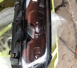 Sửa chữa xe BMW X5 - Thay đèn xe chính hãng BMW X5