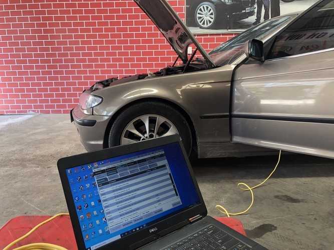 sửa chữa xe BMW 